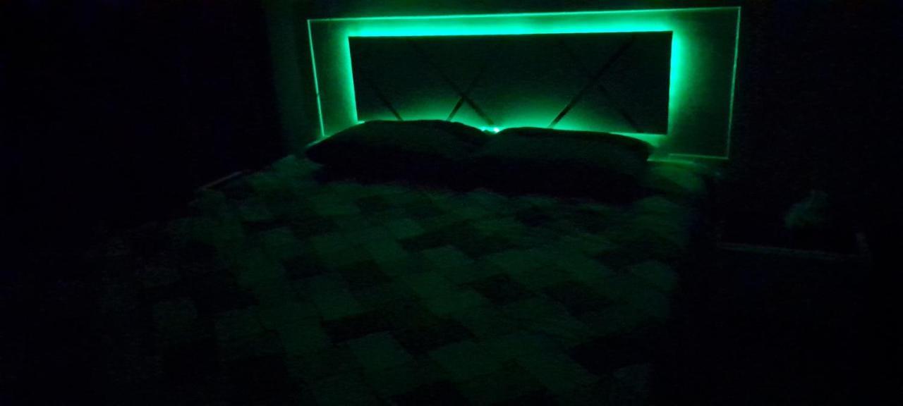 Homestay Single Comfort: Private Bathroom Retreat *