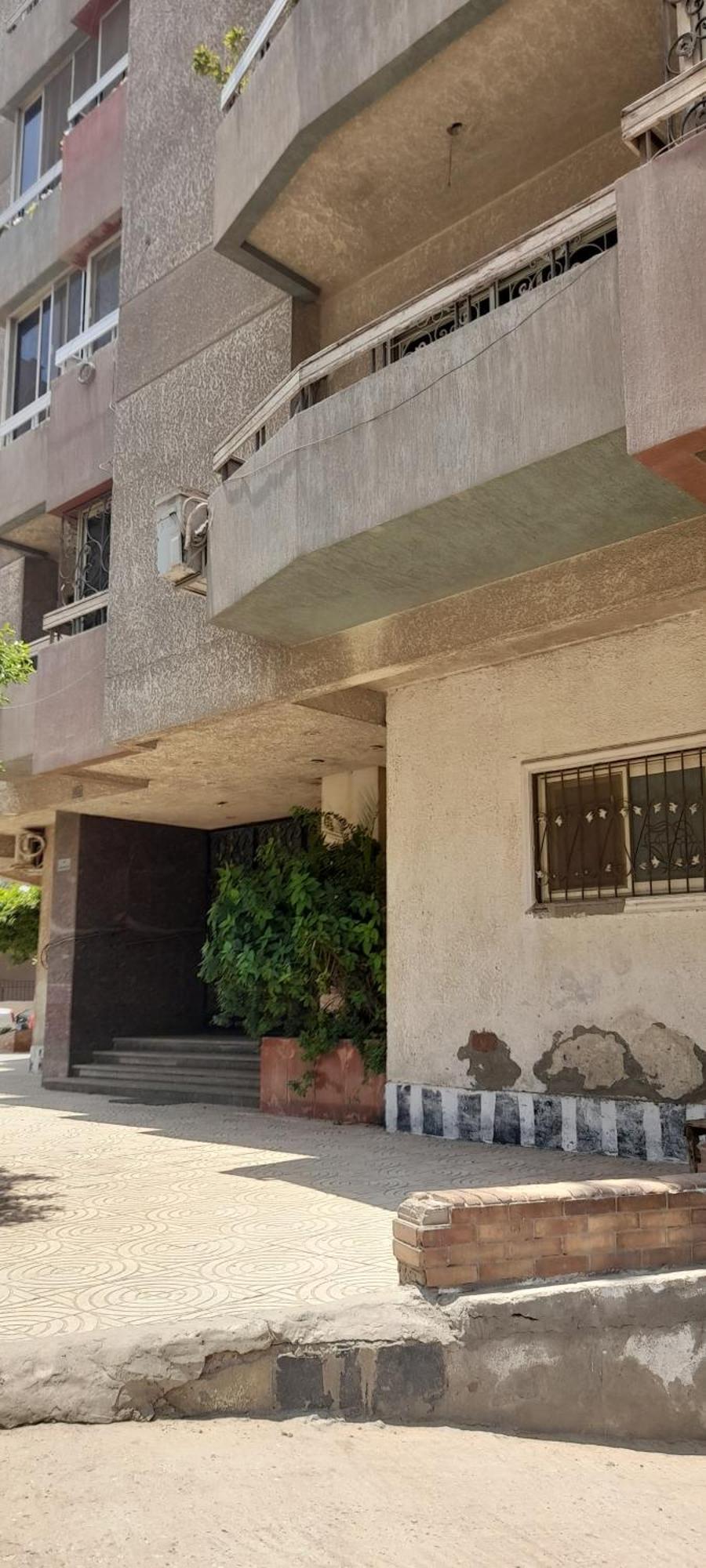 Single Comfort: Private Bathroom Retreat Cairo